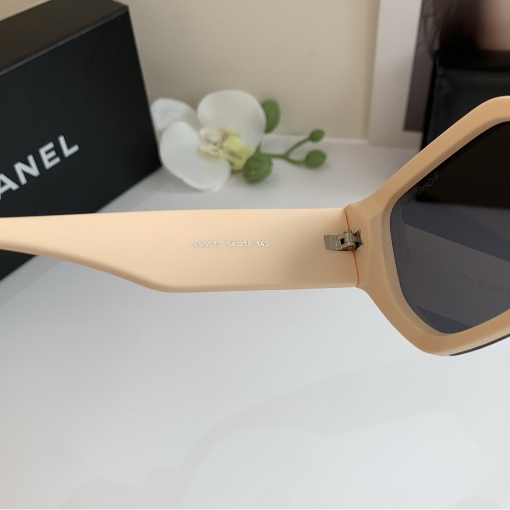 Chanel Cream and Black Women's Sunglasses - Picture 4 of 8